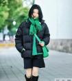 黑色羽绒服别再穿成沥青板，学学这三招，高级又显瘦