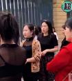 那些接孩子放学的班花妈妈！网友：这才是爸爸接孩子的动力